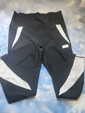 Peloton Black Capri Leggings with White Mesh Panels